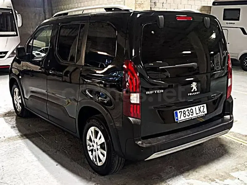 Usado Peugeot Rifter Allure 100 CV (73 kW) 2020 Negro Monovolumen