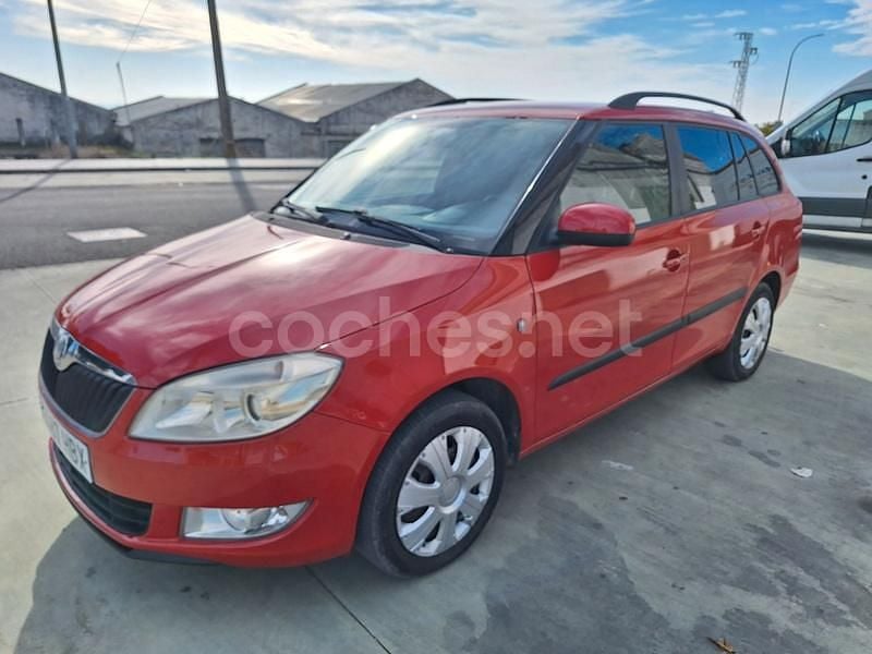 Usado Skoda Fabia Ambition 105 CV (77 kW) 2011 Rojo Familiar