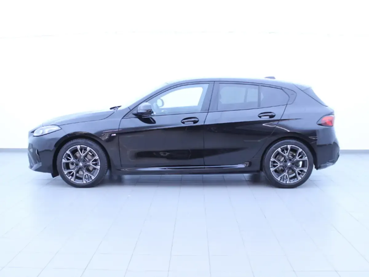 Usado BMW 120 Comfort Edition 163 CV (119 kW) 2025 Negro Utilitario