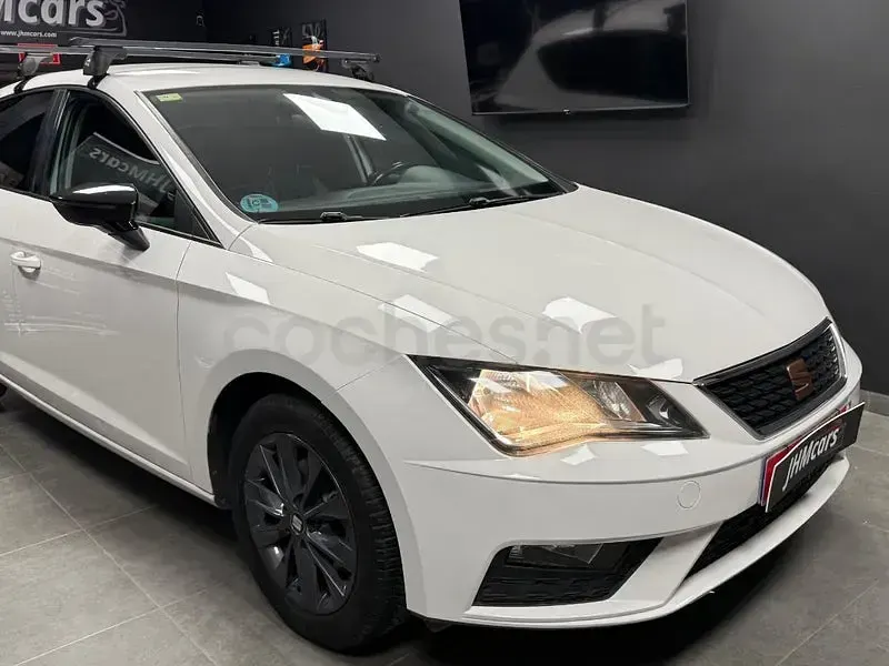 Usado Seat Leon Style 150 CV (110 kW) 2018 Blanco Berlina