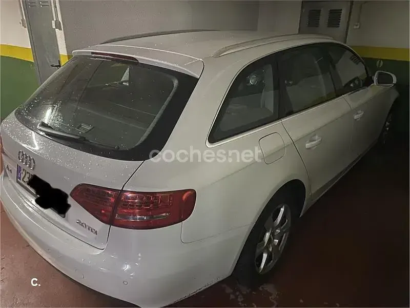 Usado Audi A4 143 CV (105 kW) 2011 Blanco Familiar