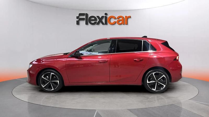 Usado Opel Astra Elegance 131 HP (96 kW) 2023 Vermelho Citadino