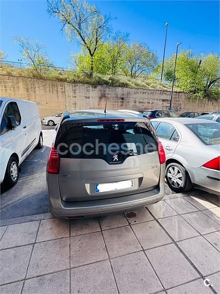 Usado Peugeot 5008 Style 130 HP (95 kW) 2016 Cinzento Monovolume