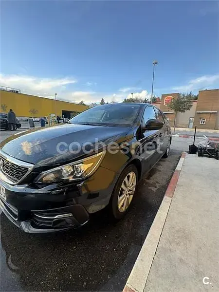 Usado Peugeot 308 SW Allure 130 CV (95 kW) 2018 Negro Familiar