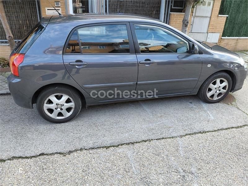 Usado Toyota Corolla Sol 116 CV (85 kW) 2007 Gris / plata Berlina