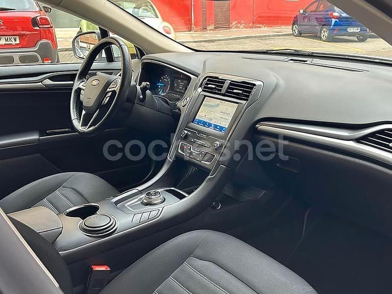 Usado Ford Mondeo Trend 150 CV (110 kW) 2021 Blanco Familiar