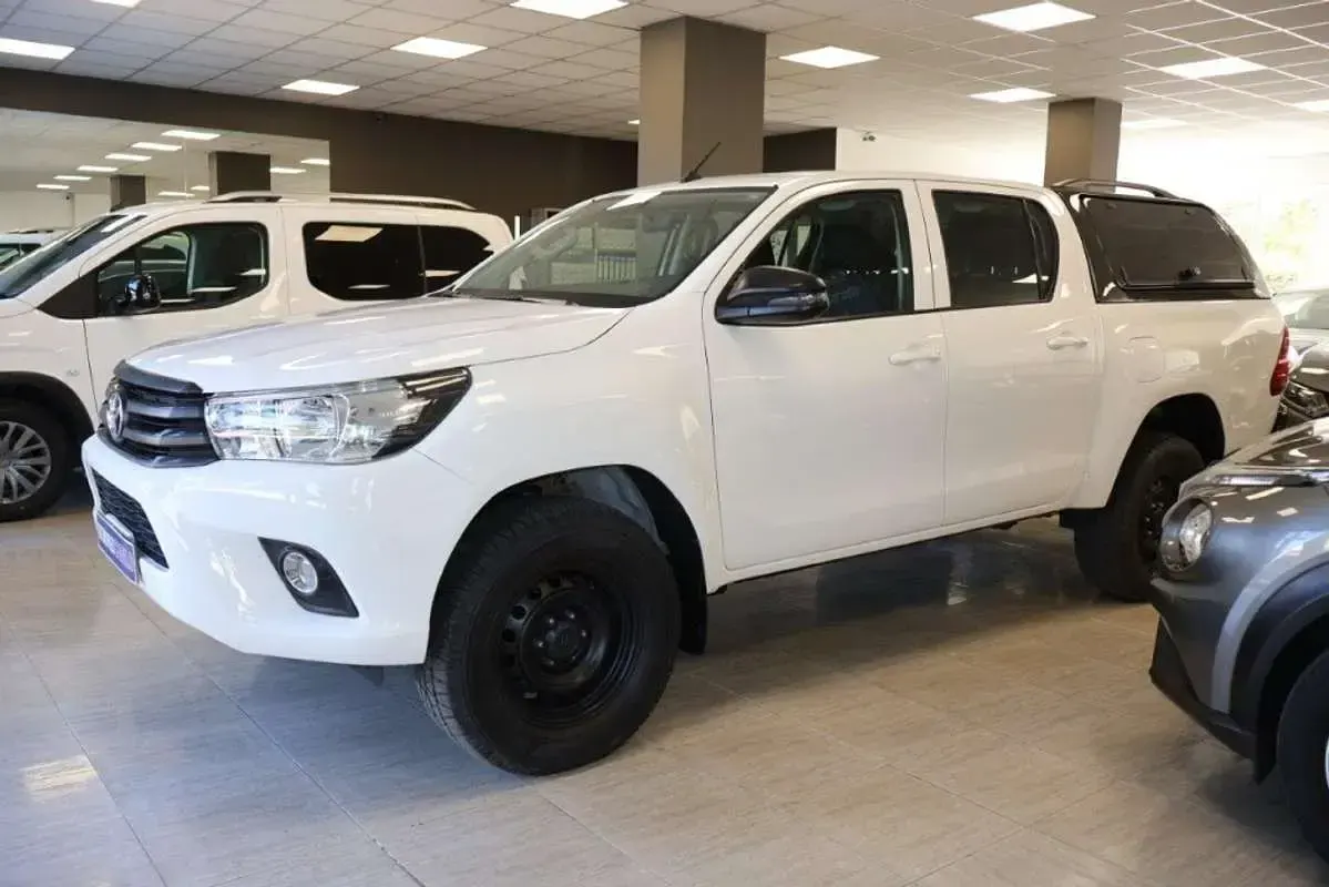 Usado Toyota HiLux Plus 150 CV (110 kW) 2020 Blanco Pickup/Camioneta