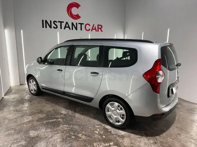 Usado Dacia Lodgy Essentiel 102 CV (75 kW) 2019 Gris / plata Monovolumen