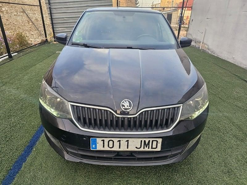 Usado Skoda Fabia 75 CV (55 kW) 2016 Negro Familiar