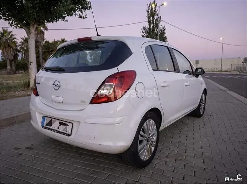 Usado Opel Corsa Selective 85 CV (62 kW) 2014 Blanco Utilitario