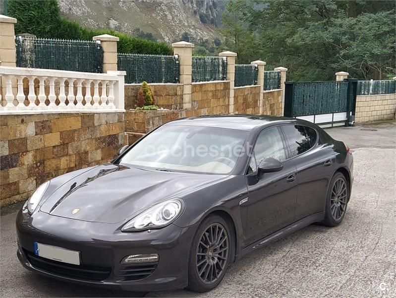 Begagnad Porsche Panamera 250 HK (183 kW) 2011 Svart Halvkombi