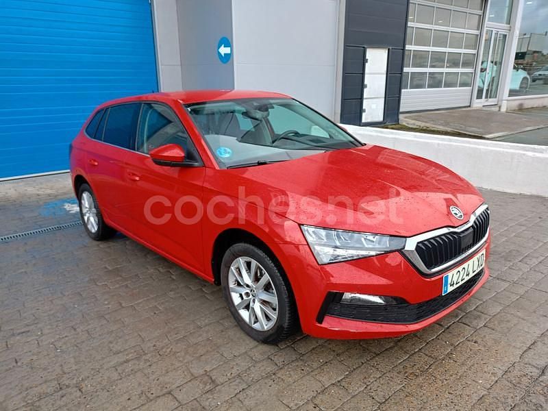 Rojo Usado 2022 Skoda 110 R Berlina | 14.200 € (Precio justo) - Imagen 1/4