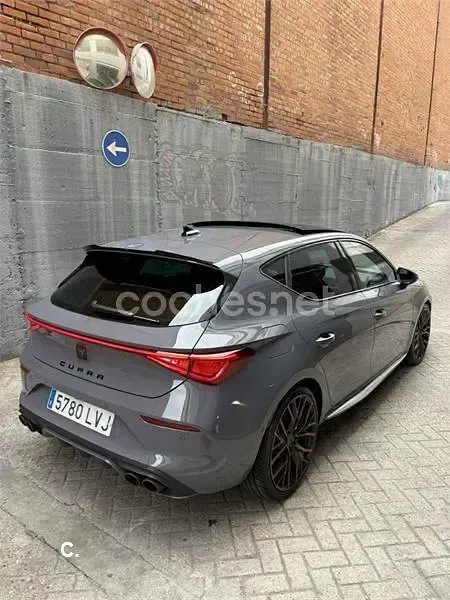 Usado Cupra Leon VZ 300 CV (220 kW) 2022 Gris / plata Berlina