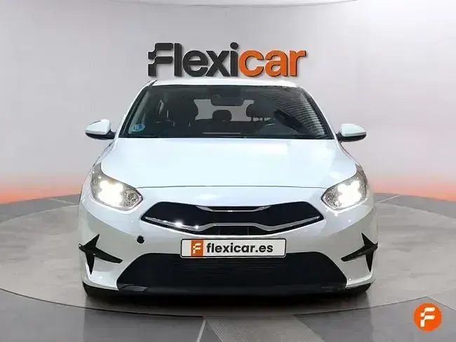 Usado Kia Ceed 136 CV (100 kW) 2023 Blanco Utilitario