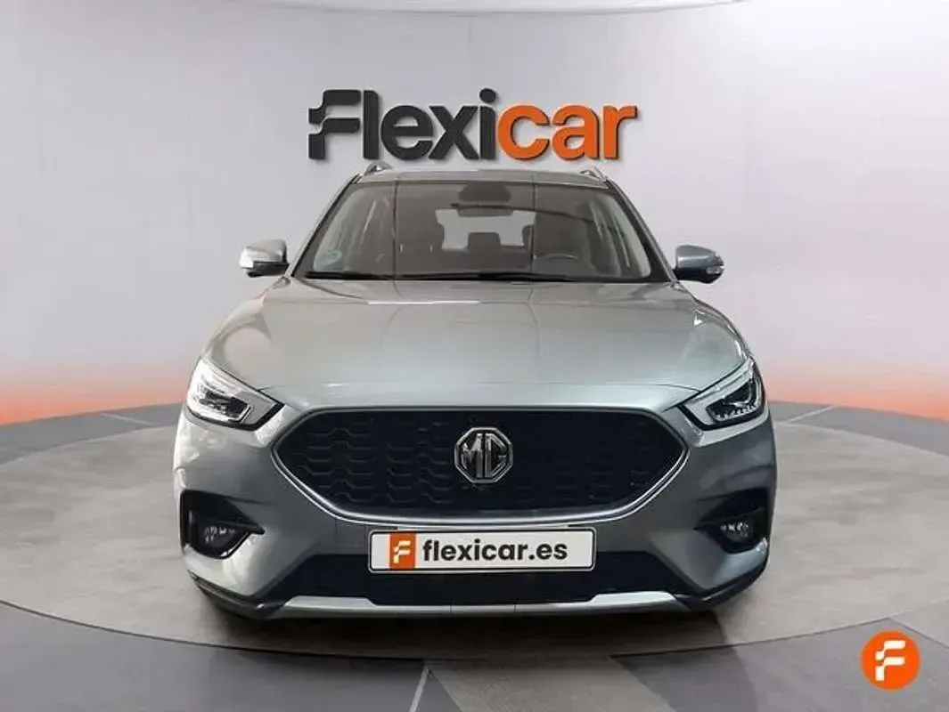 Usado MG ZS Luxury 111 CV (81 kW) 2022 Gris SUV