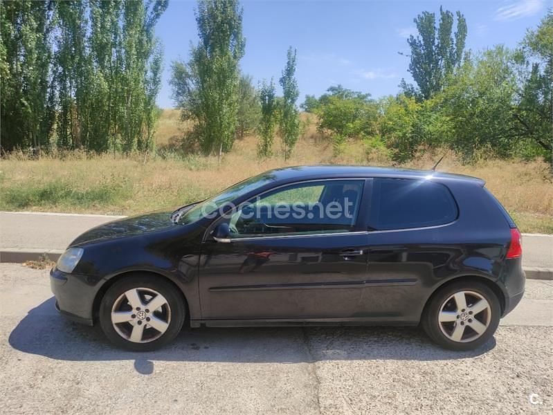 Usado VW Golf V Sportline 105 CV (77 kW) 2007 Negro Berlina