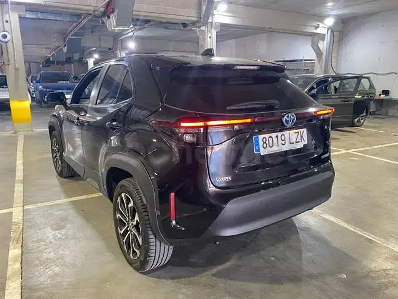 Usado Toyota Yaris Cross Active 116 CV (85 kW) 2022 Negro SUV