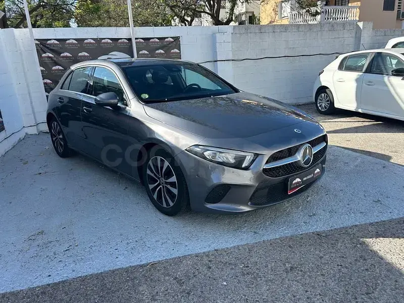 Usado Mercedes A200 150 CV (110 kW) 2021 Gris / plata Berlina