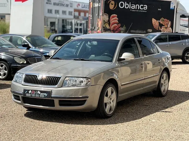 Usado Skoda Superb Elegance 140 CV (102 kW) 2006 Beige Berlina