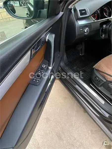 Usado VW Passat Highline 170 CV (125 kW) 2011 Negro Berlina