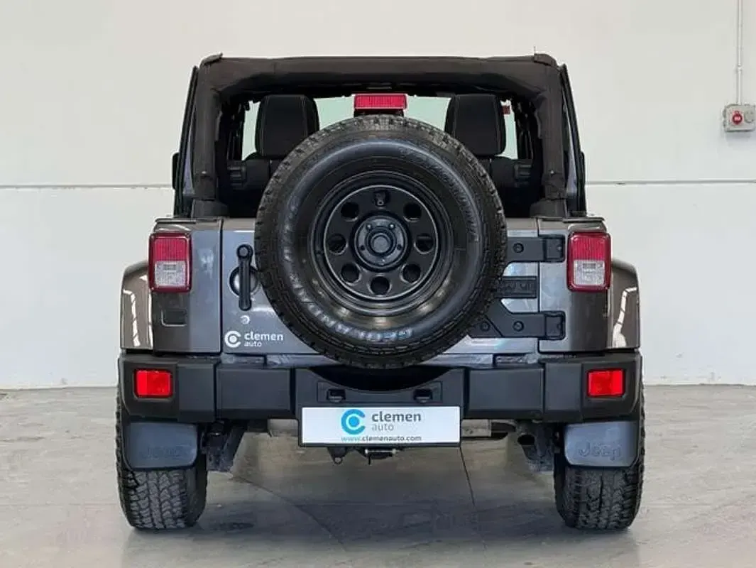 Usado Jeep Wrangler Sahara 284 CV (208 kW) 2016 Gris SUV