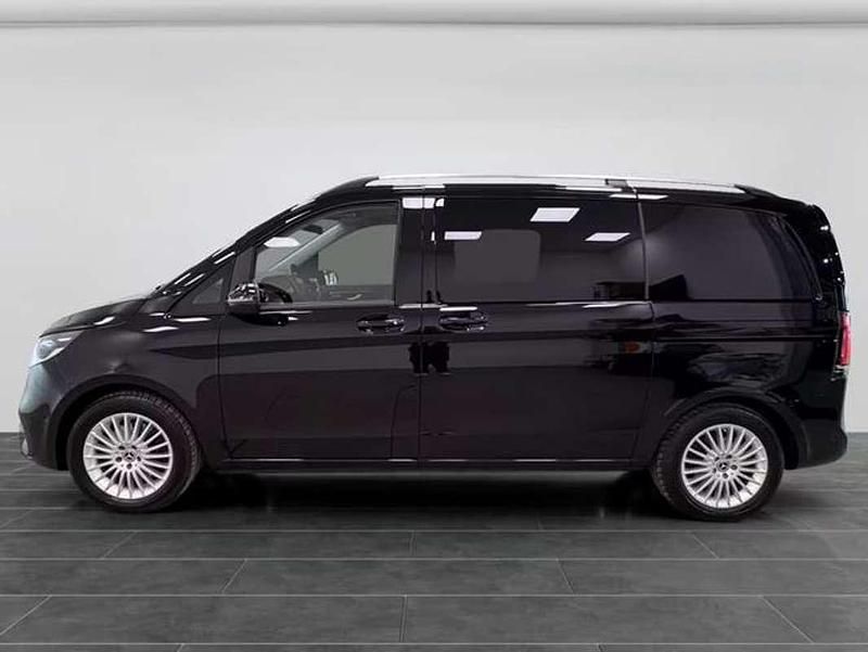 Usado Mercedes V220 163 CV (119 kW) 2025 Negro Monovolumen