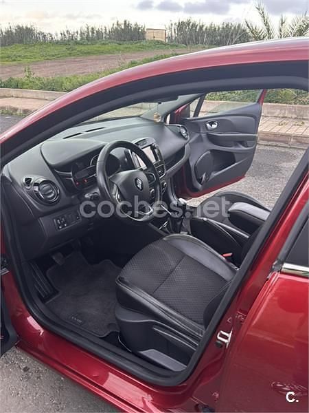 Usado Renault Clio IV Zen 90 CV (66 kW) 2018 Granate Berlina