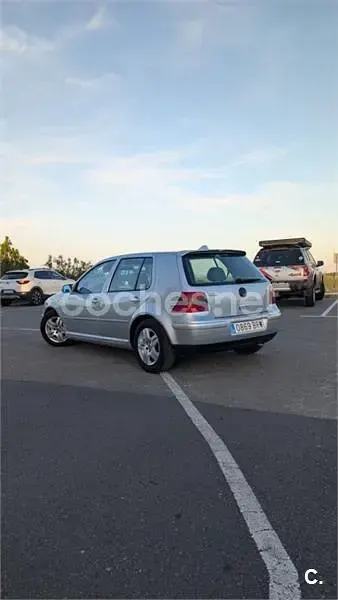 Usado VW Golf IV Highline 130 CV (95 kW) 2002 Gris / plata Berlina