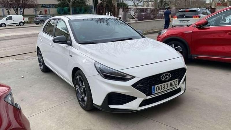 Usado Hyundai i30 N Line 120 CV (88 kW) 2023 Blanco Berlina