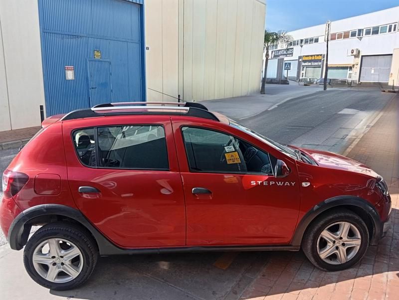 Begagnad Dacia Sandero Stepway 90 HK (66 kW) 2015 Röd