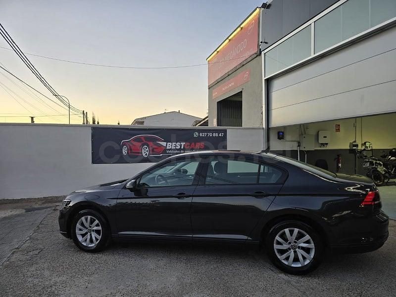 Usado VW Passat 122 CV (89 kW) 2022 Negro Familiar