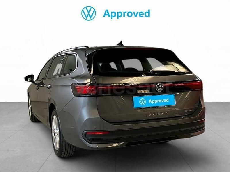 Usado VW Passat 204 CV (150 kW) 2024 Gris / plata Familiar