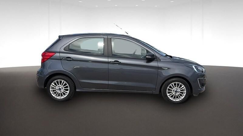 Usado Ford Ka Plus Ultimate 85 CV (62 kW) 2019 Gris smoke Utilitario