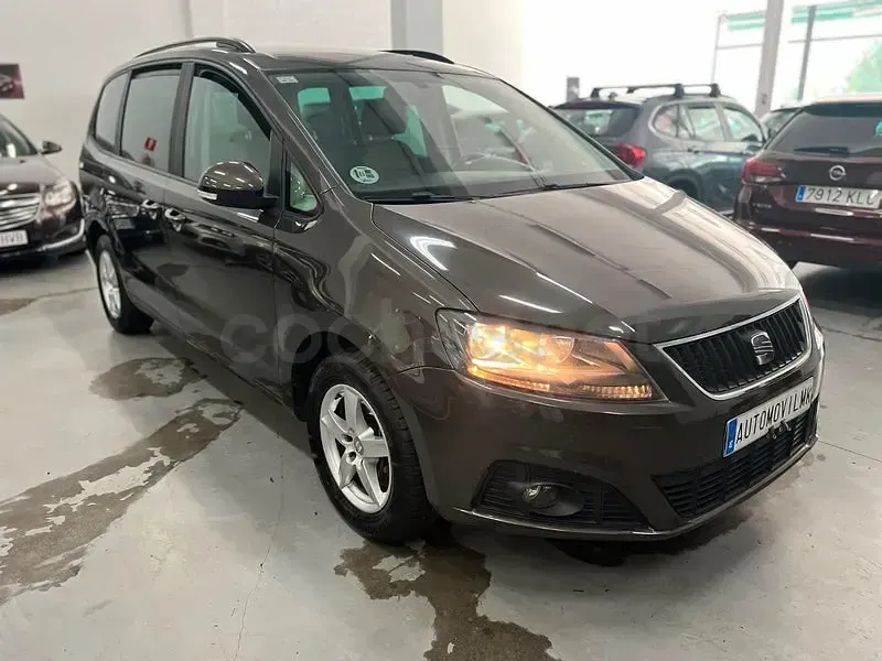 Usado Seat Alhambra Ecomotive 140 CV (102 kW) 2014 Marrón Monovolumen