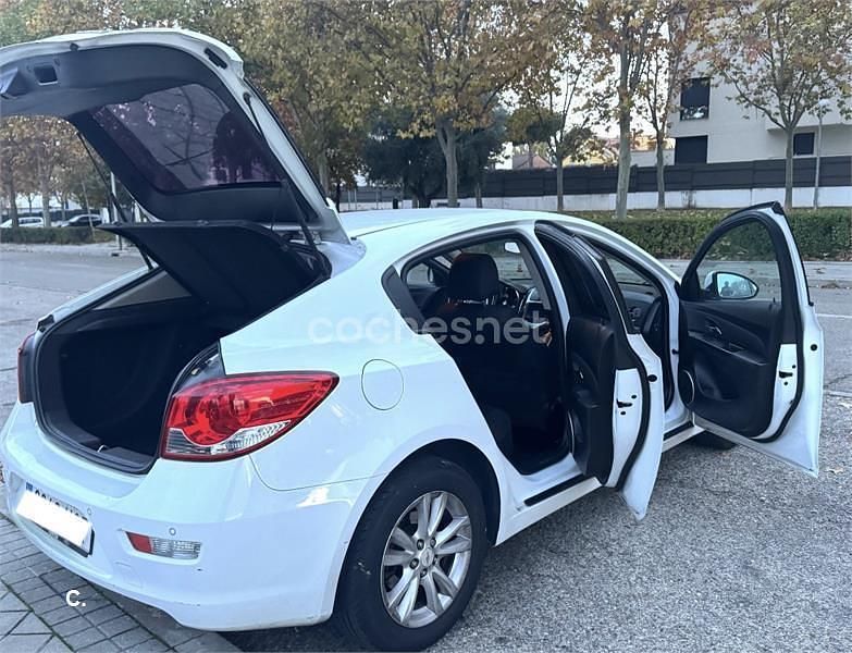 Usado Chevrolet Cruze LT 124 CV (91 kW) 2013 Blanco Familiar