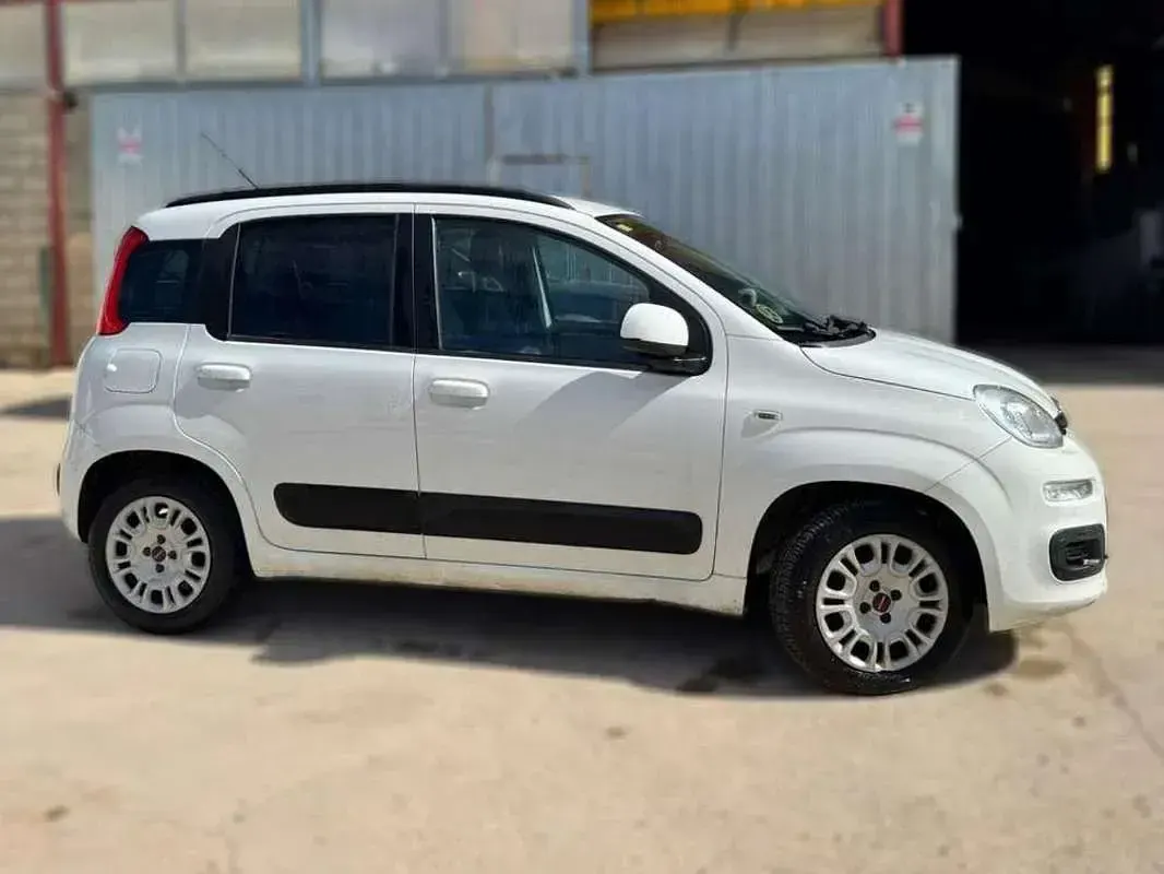 Begagnad Fiat Panda Lounge 75 HK (55 kW) 2016 Vit Halvkombi