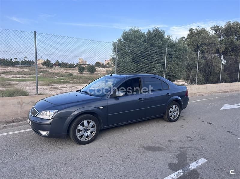 Gris / plata Usado 2004 Ford Mondeo Ghia Berlina | 2500 € (Caro) - Imagen 1/4