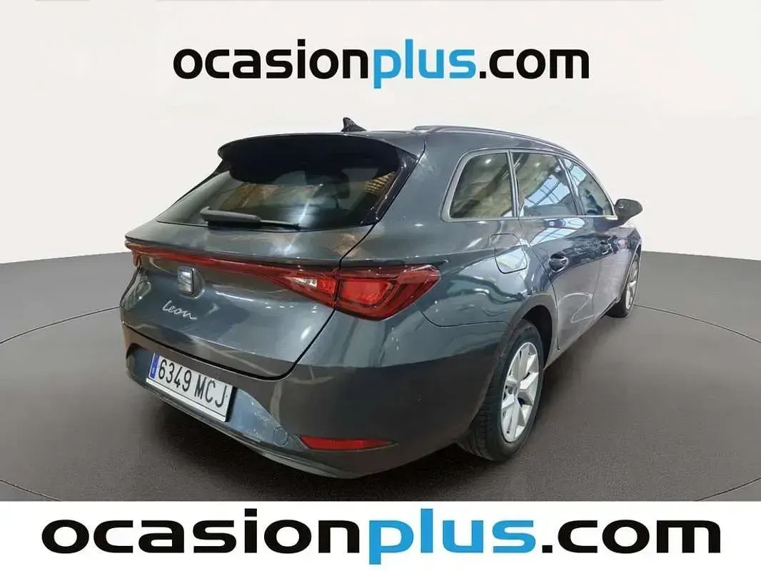 Usado Seat Leon ST Style 110 CV (80 kW) 2022 Gris Familiar