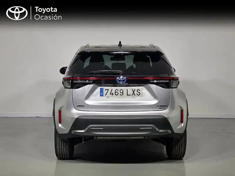 Usado Toyota Yaris Cross 116 CV (85 kW) 2022 Gris / plata SUV