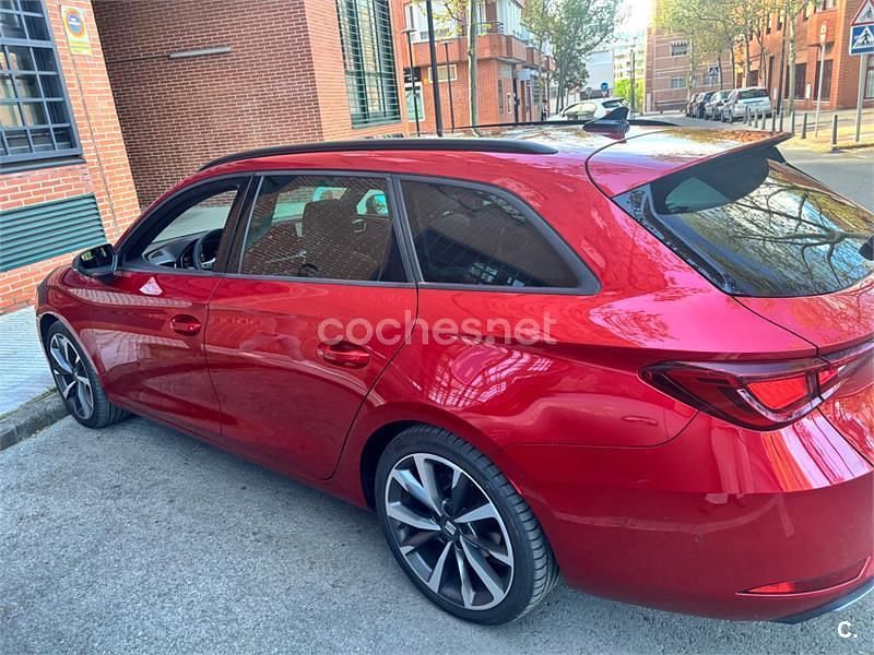 Usado Seat Leon FR 150 CV (110 kW) 2021 Rojo Familiar