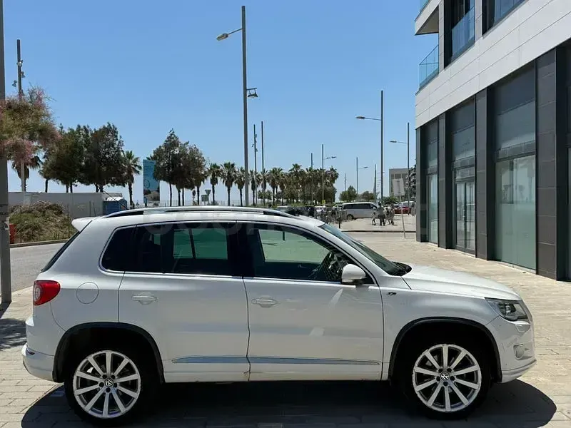 Usado VW Tiguan R-line 140 CV (102 kW) 2010 Blanco SUV