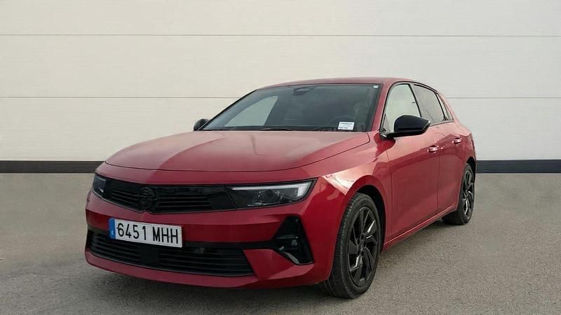 Usado Opel Astra 130 CV (95 kW) 2023 Rojo Berlina