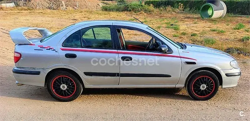 Usado Nissan Almera Comfort 90 CV (66 kW) 2002 Gris / plata Berlina