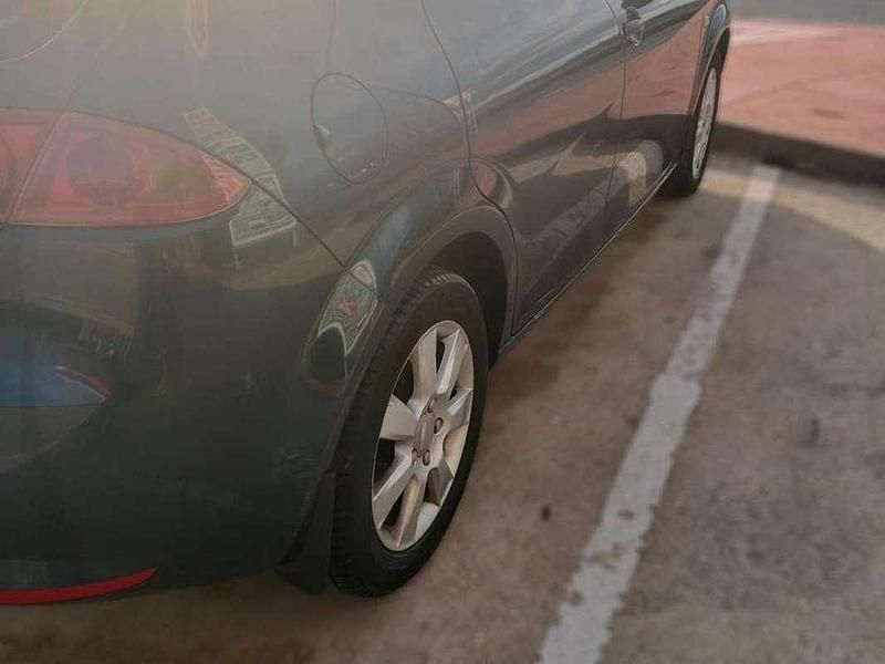 Usado Seat Leon Reference 105 CV (77 kW) 2008 Verde Utilitario