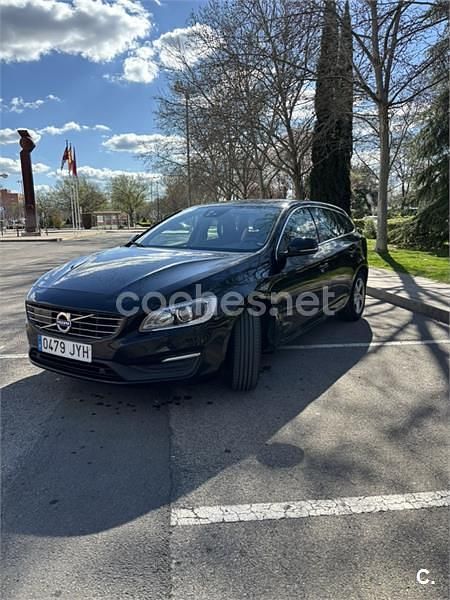 Usado Volvo V60 Momentum 120 CV (88 kW) 2017 Negro Familiar