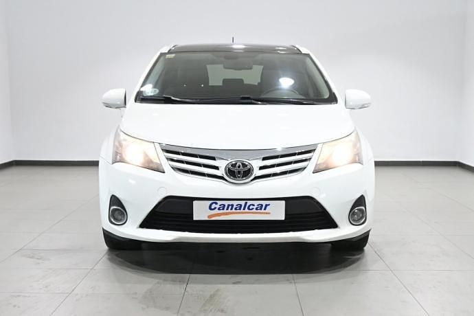 Usado Toyota Avensis Executive 124 CV (91 kW) 2013 Blanco Familiar