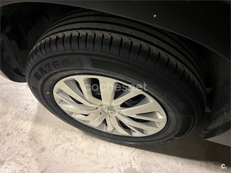 Usado Peugeot Rifter Active 100 CV (73 kW) 2021 Gris / plata Monovolumen