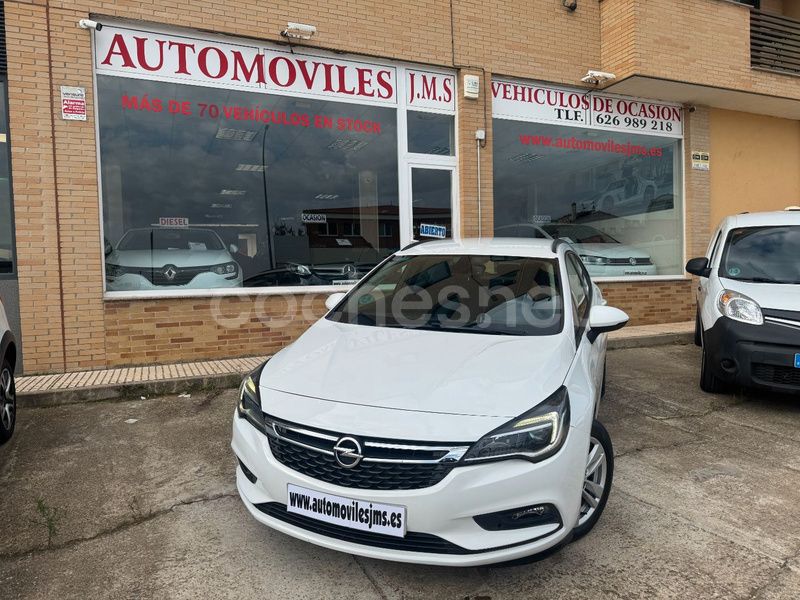 Usado Opel Astra Selective 110 CV (80 kW) 2019 Blanco Familiar
