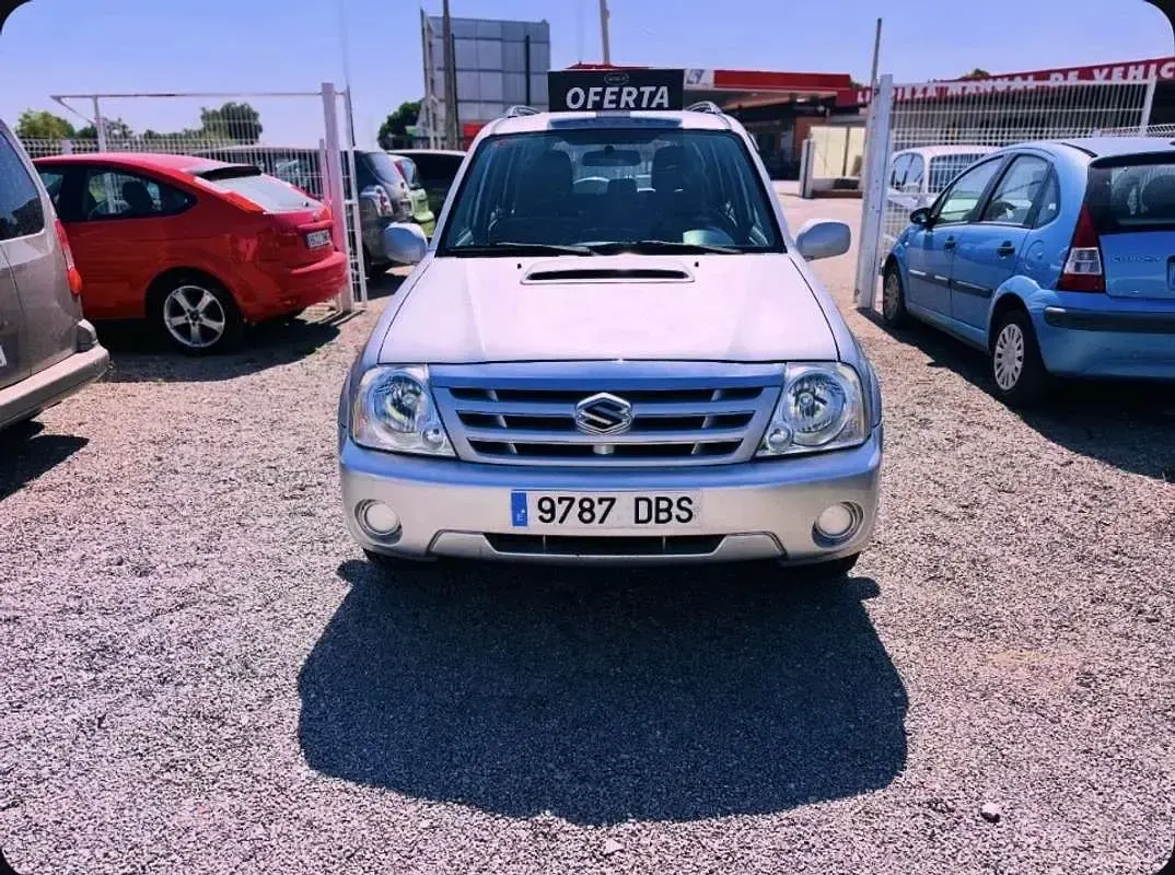 Usado Suzuki Grand Vitara 110 CV (80 kW) 2005 Gris SUV