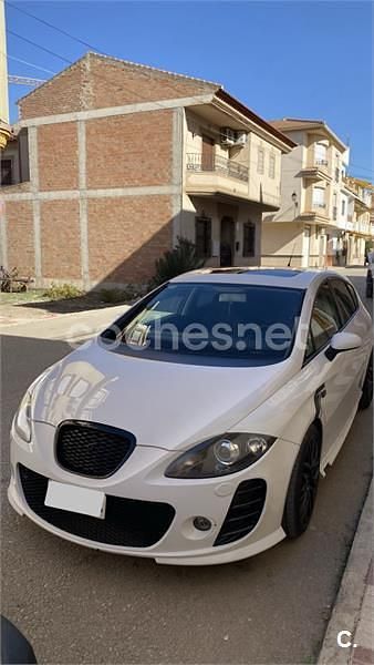 Usado Seat Leon Sport 105 CV (77 kW) 2008 Blanco Berlina
